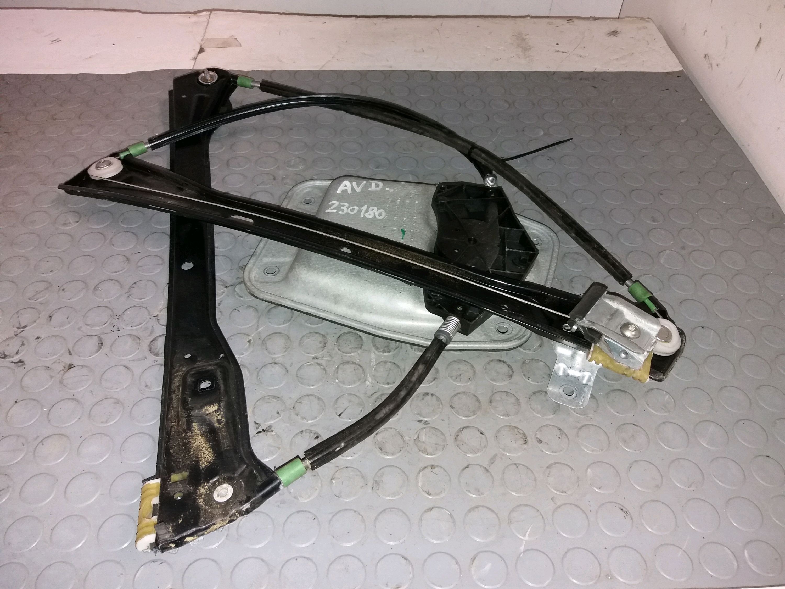 MECANISME+MOTEUR LEVE-GLACE AVD
