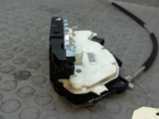 SERRURE PORTE AVD