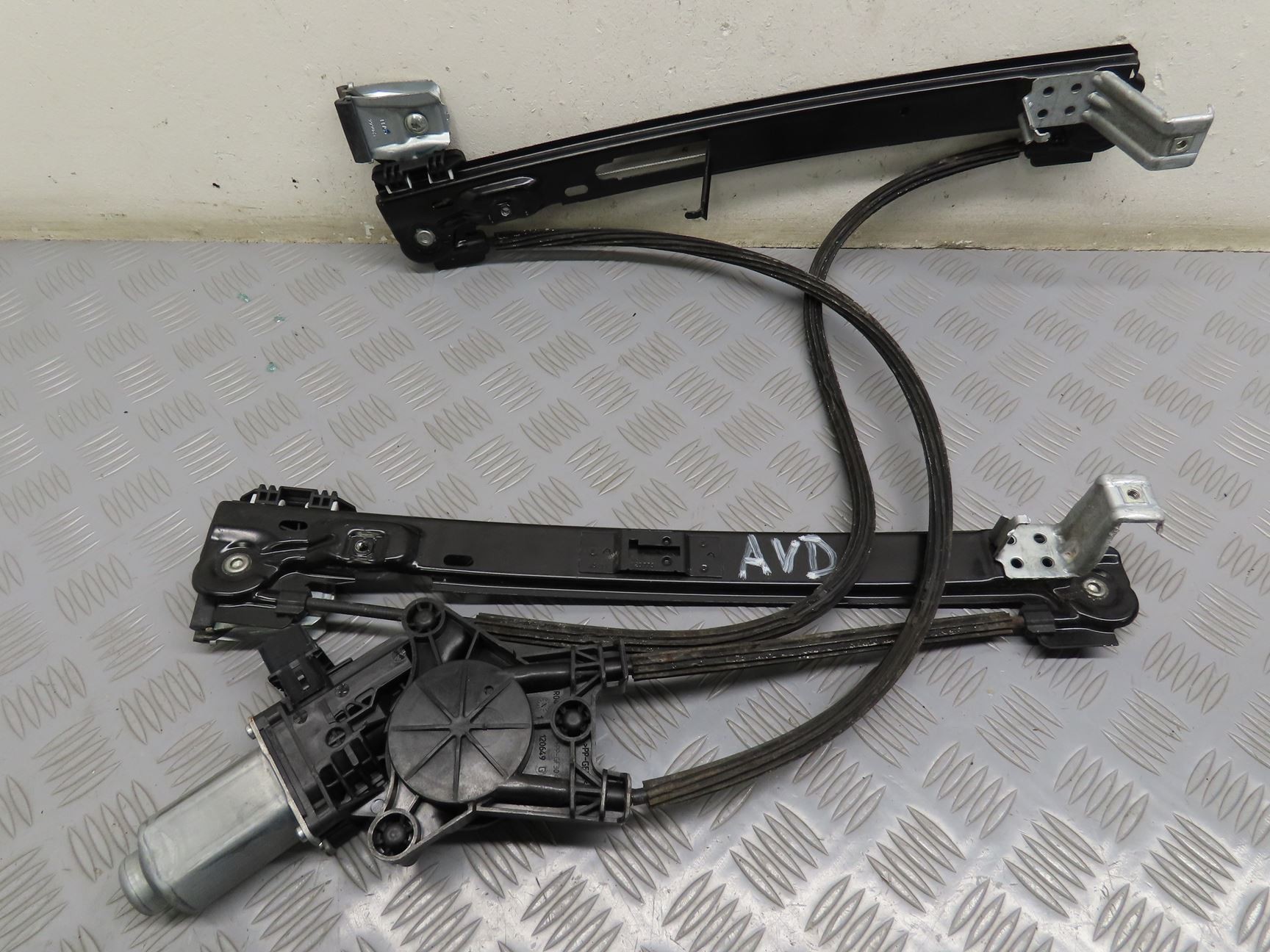 MECANISME+MOTEUR LEVE-GLACE AVD