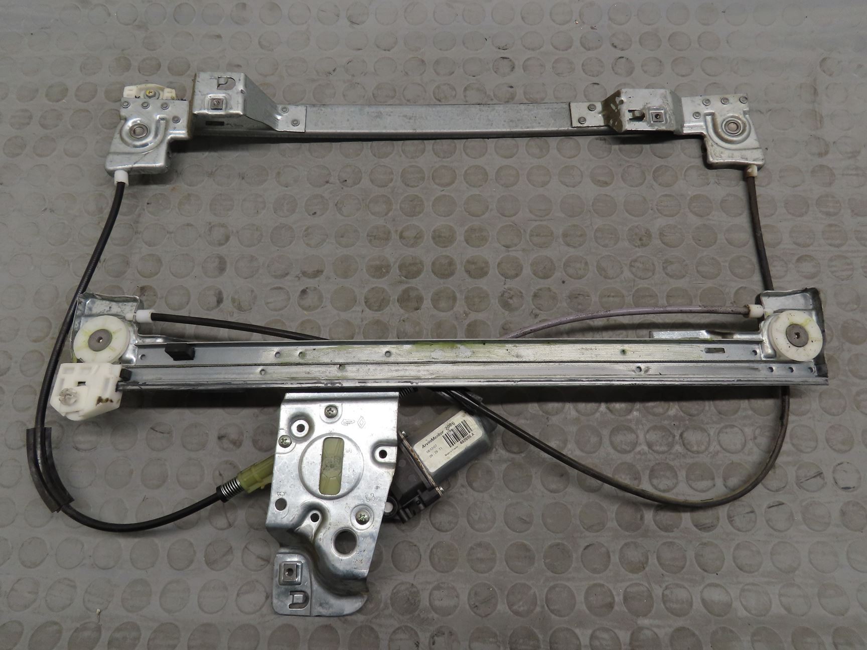 MECANISME+MOTEUR LEVE-GLACE AVD