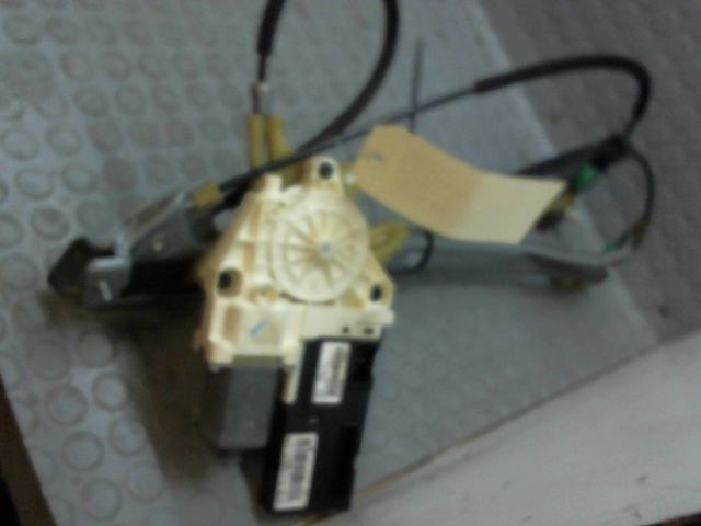 MECANISME+MOTEUR LEVE-GLACE AVD