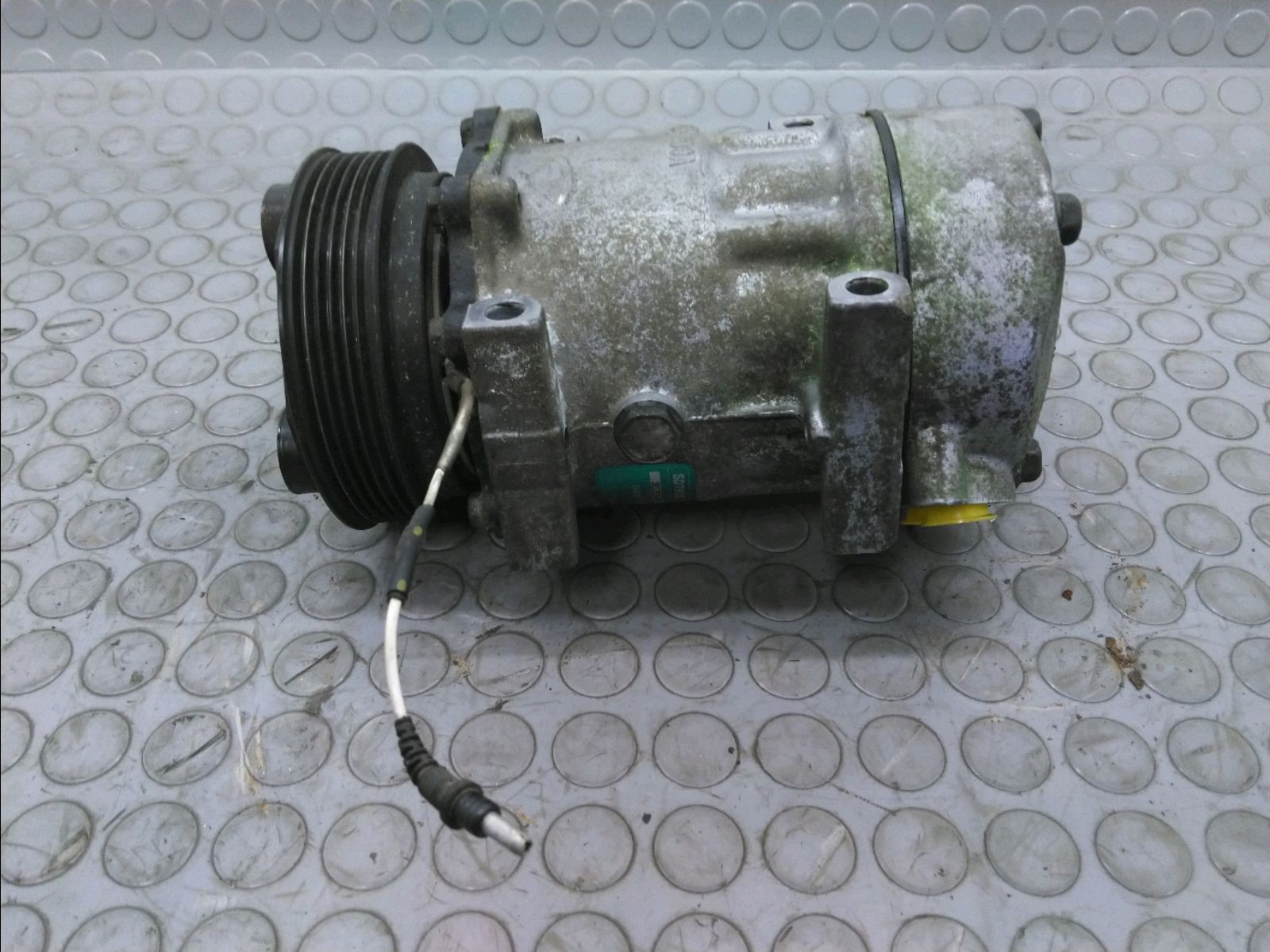 COMPRESSEUR AIR CONDITIONNE