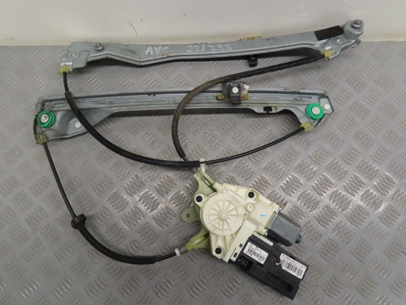 MECANISME+MOTEUR LEVE-GLACE AVG
