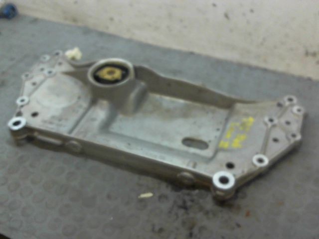 BERCEAU MOTEUR AV