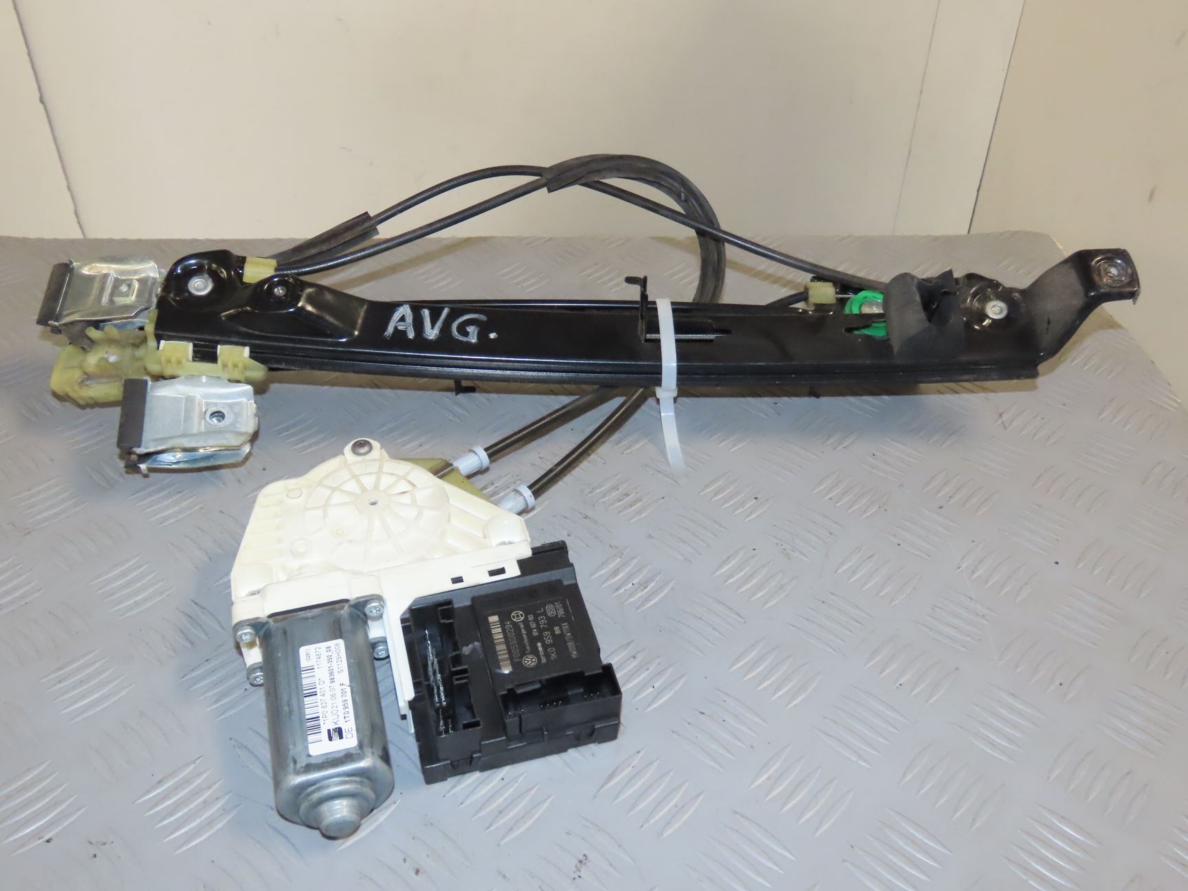 MECANISME+MOTEUR LEVE-GLACE AVG