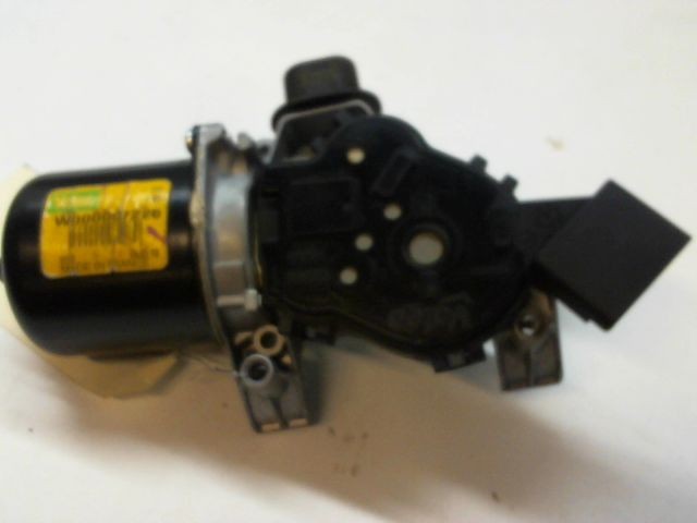 MOTEUR ESSUIE-GLACE AV