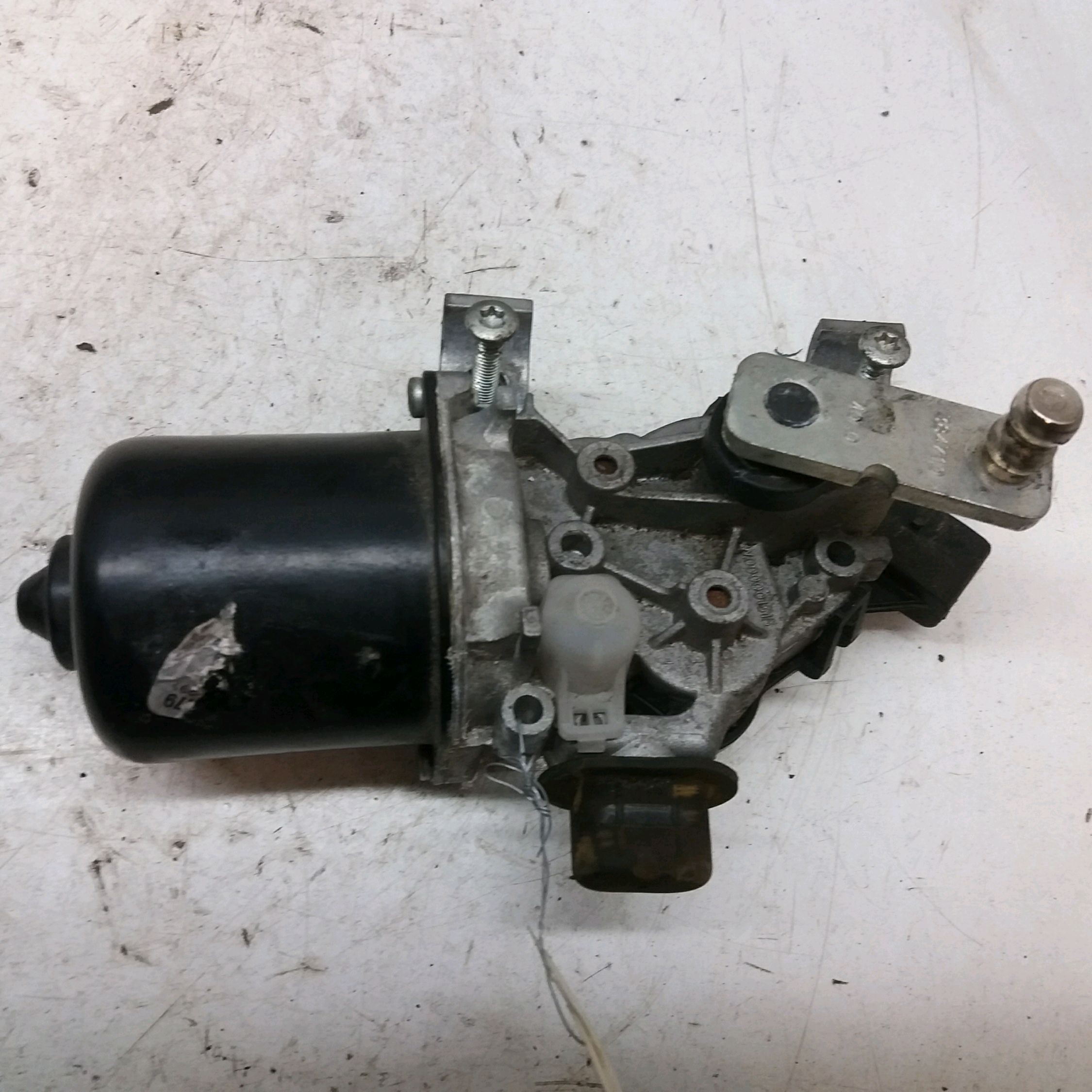 MOTEUR ESSUIE-GLACE AV