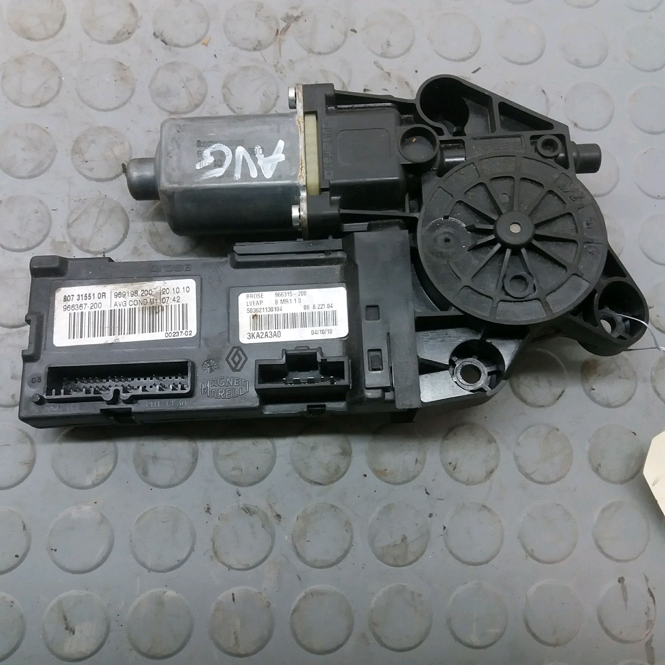 MECANISME+MOTEUR LEVE-GLACE AVG