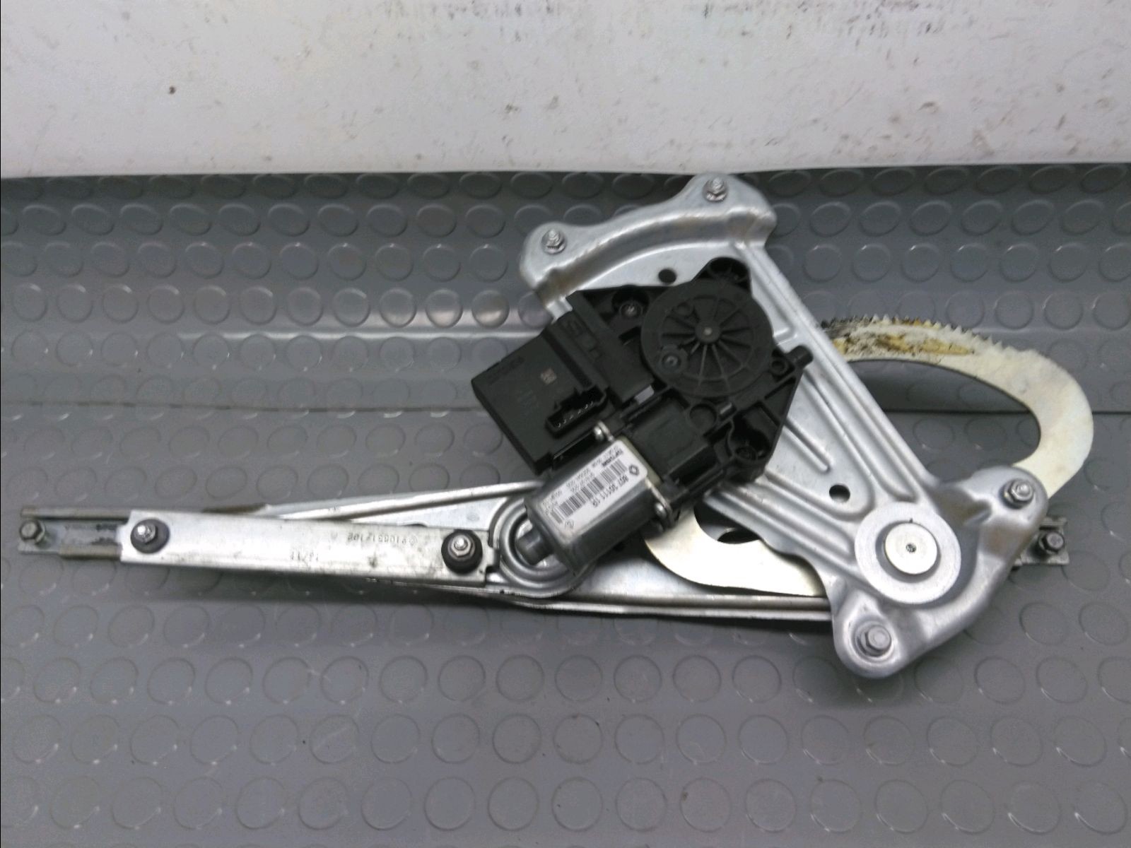 MECANISME+MOTEUR LEVE-GLACE AVD