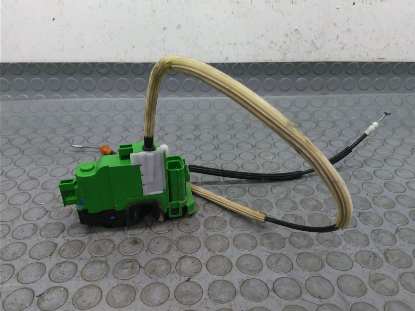 SERRURE PORTE AVD