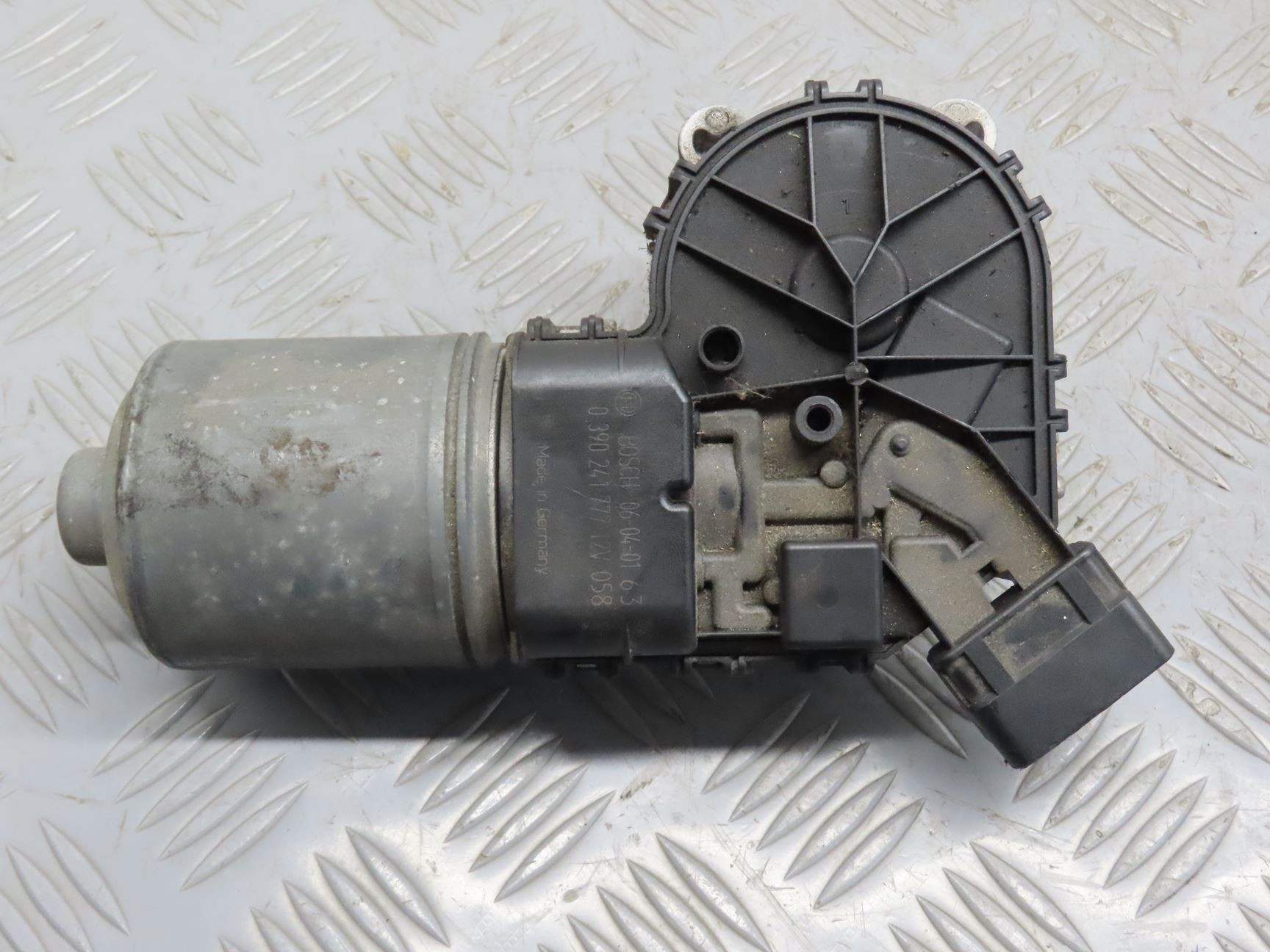 MOTEUR ESSUIE-GLACE AV