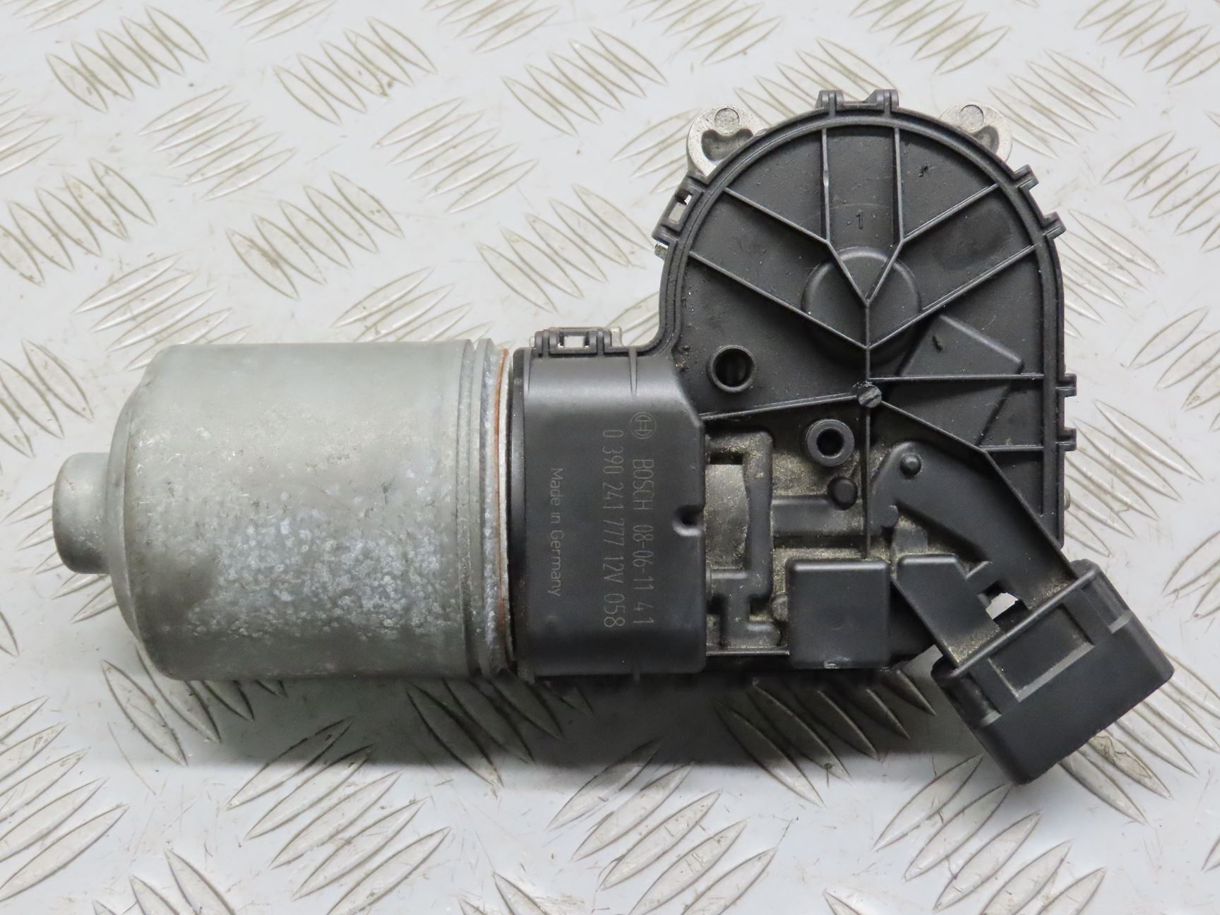 MOTEUR ESSUIE-GLACE AV