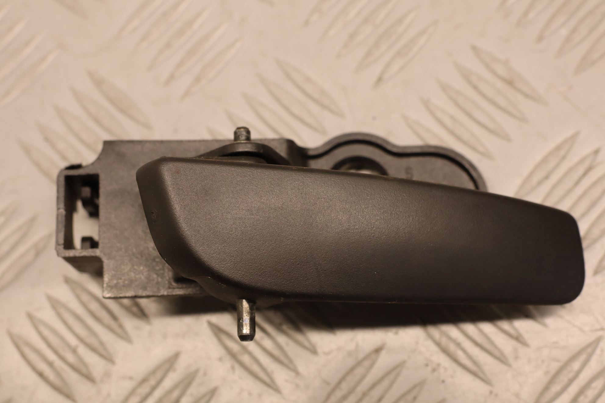 POIGNEE INT PORTE AVG