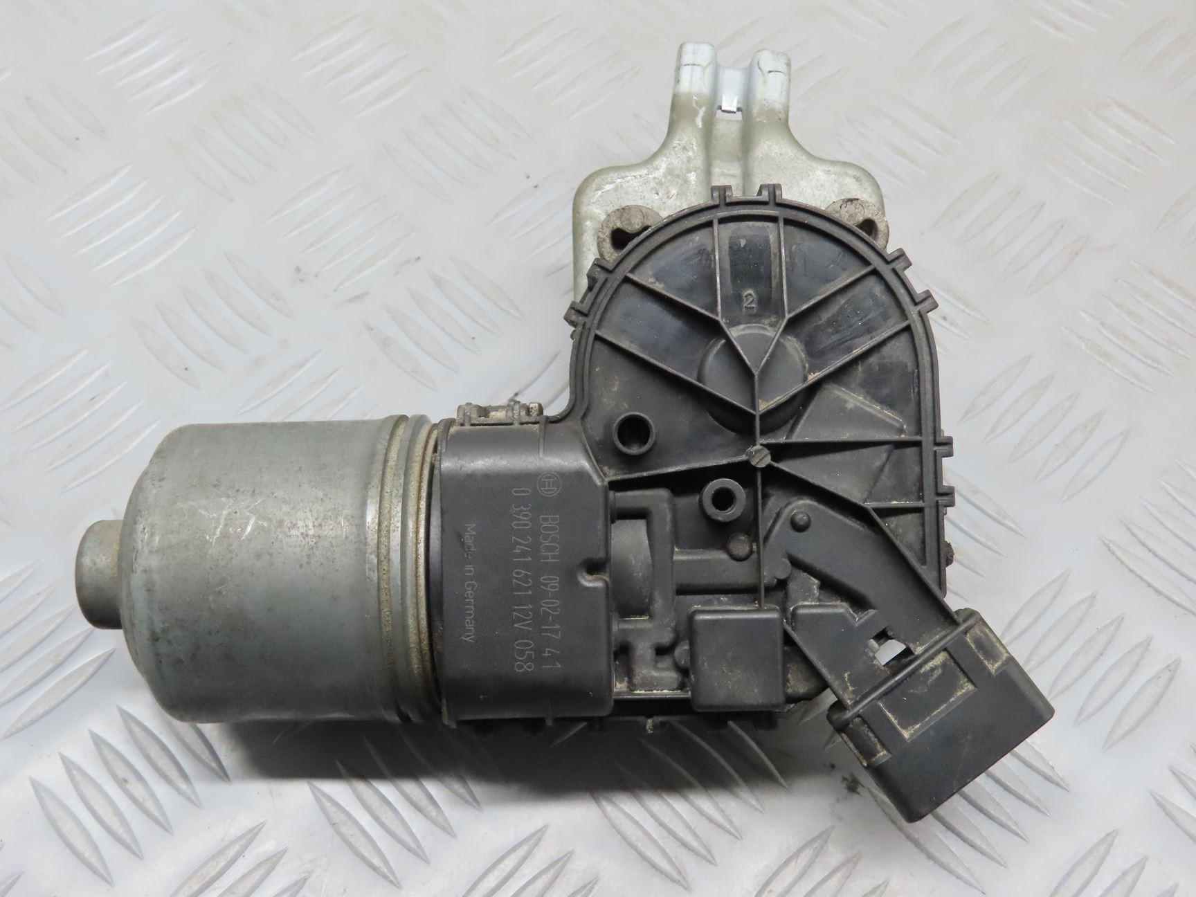 MOTEUR ESSUIE-GLACE AV