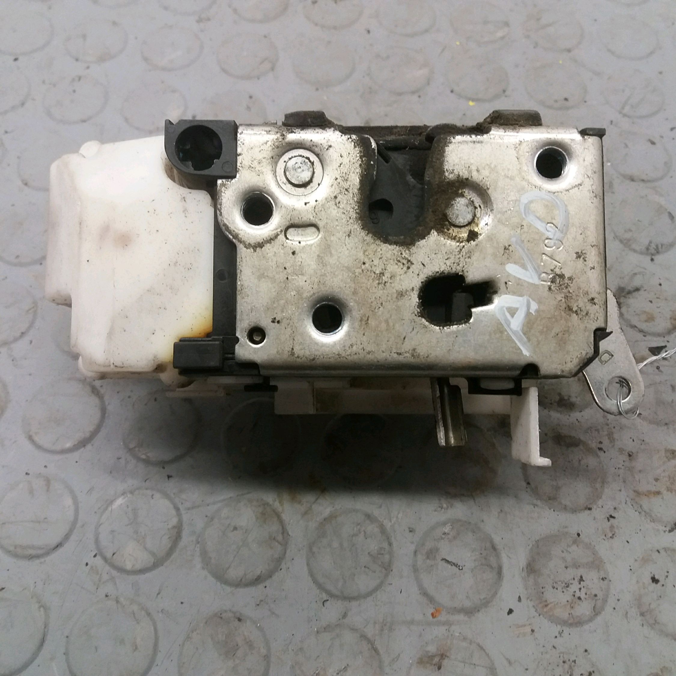SERRURE PORTE AVD