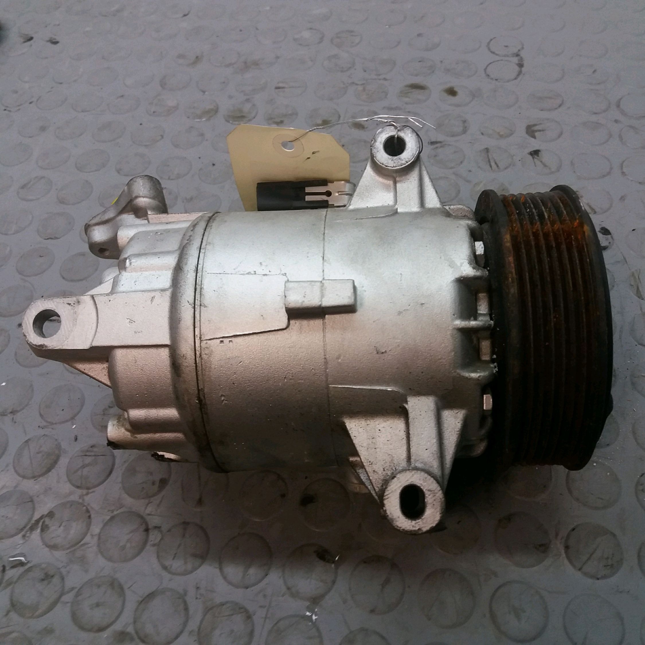 COMPRESSEUR AIR CONDITIONNE