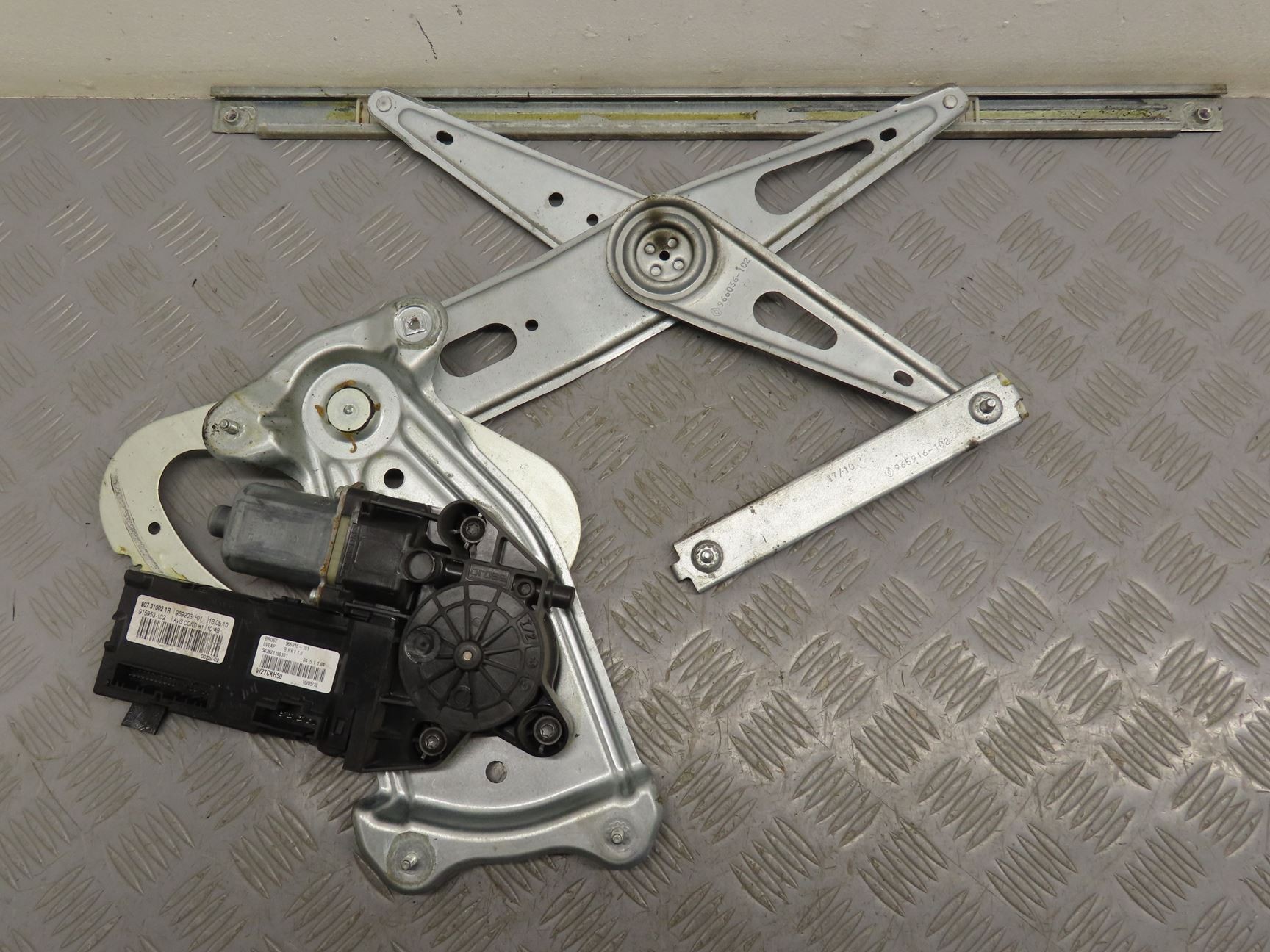 MECANISME+MOTEUR LEVE-GLACE AVG