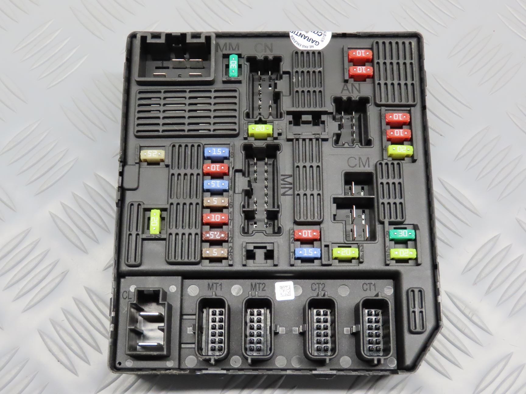 PLATINE FUSIBLE AV