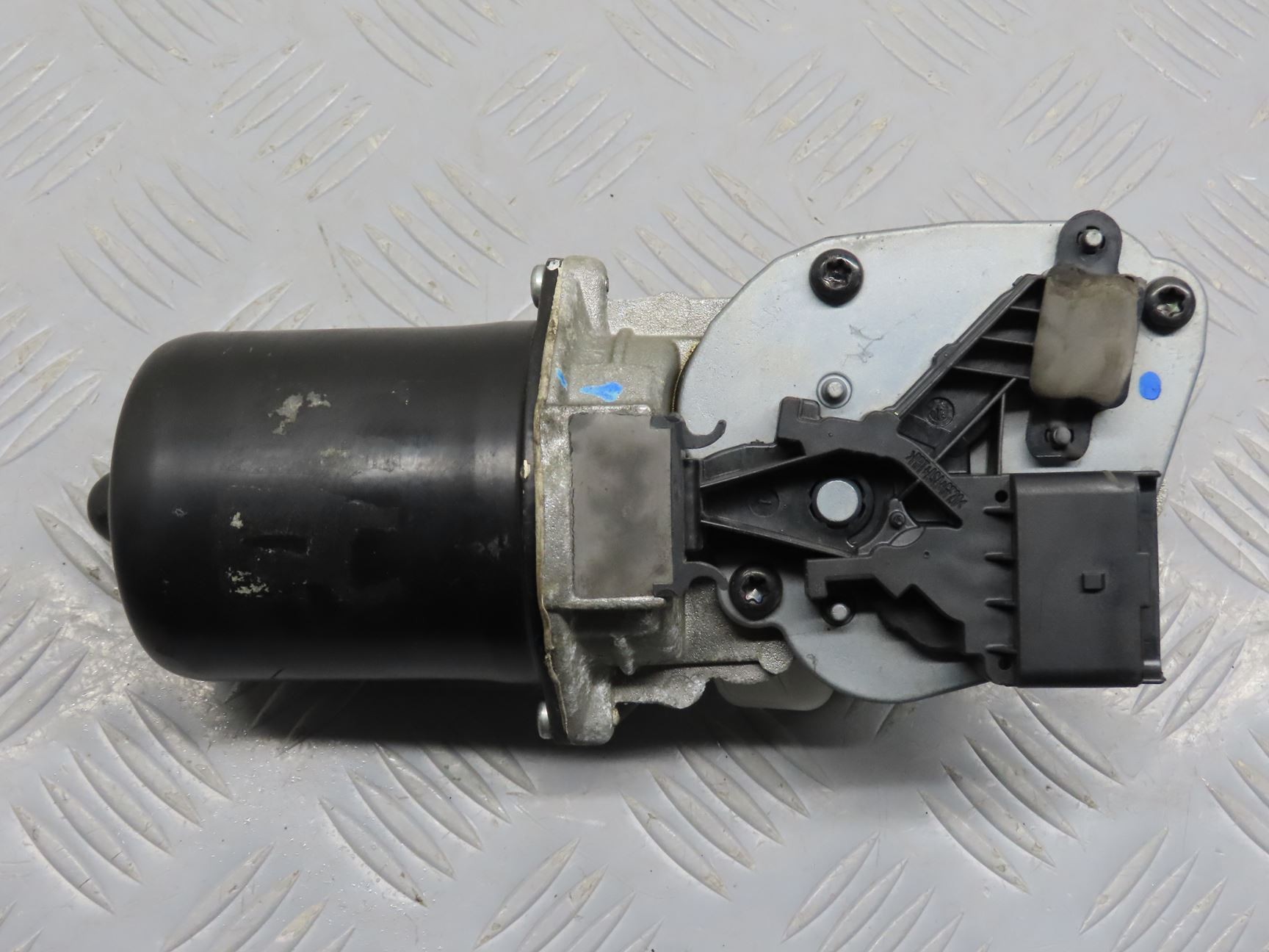 MOTEUR ESSUIE-GLACE AV