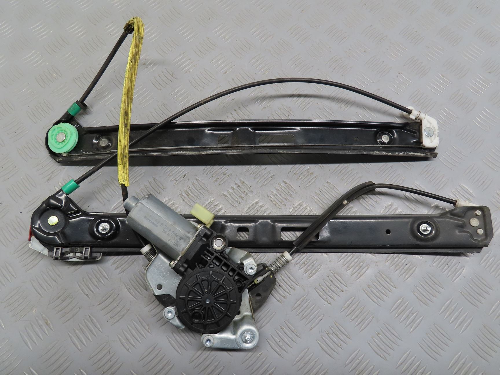 MECANISME+MOTEUR LEVE-GLACE AVD