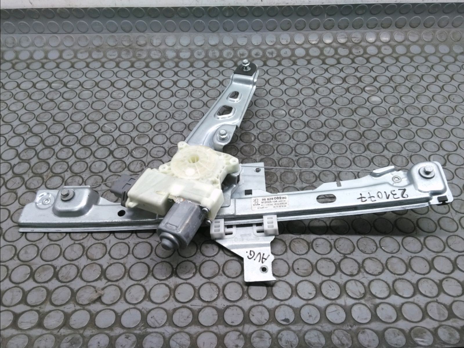 MECANISME+MOTEUR LEVE-GLACE AVG