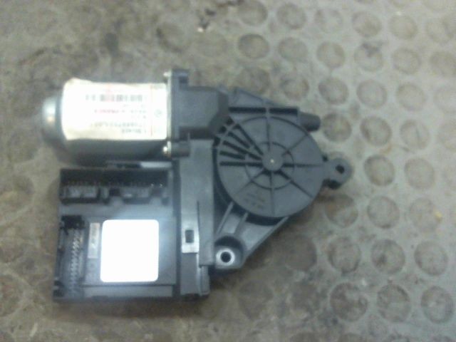 MECANISME+MOTEUR LEVE-GLACE AVD