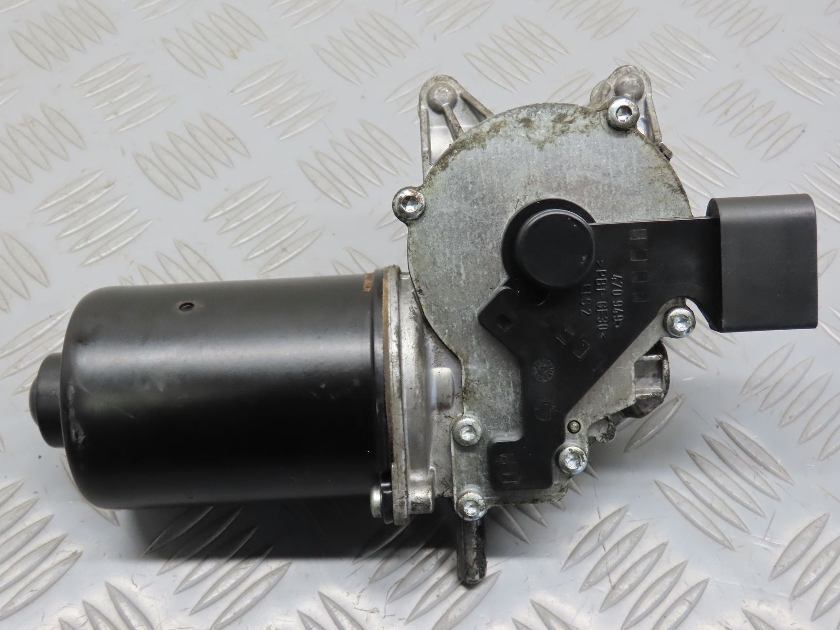 MOTEUR ESSUIE-GLACE AV