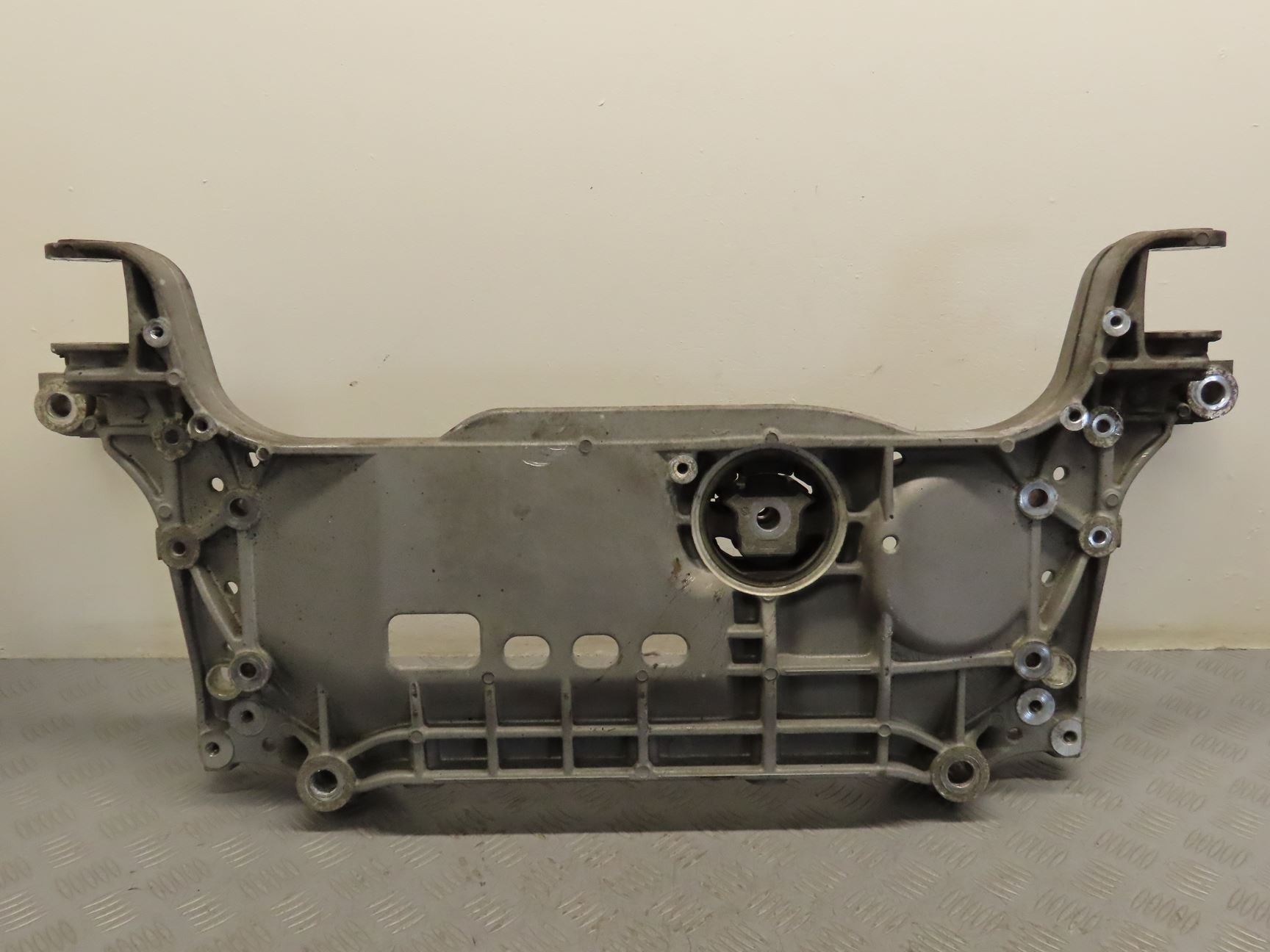 BERCEAU MOTEUR AV