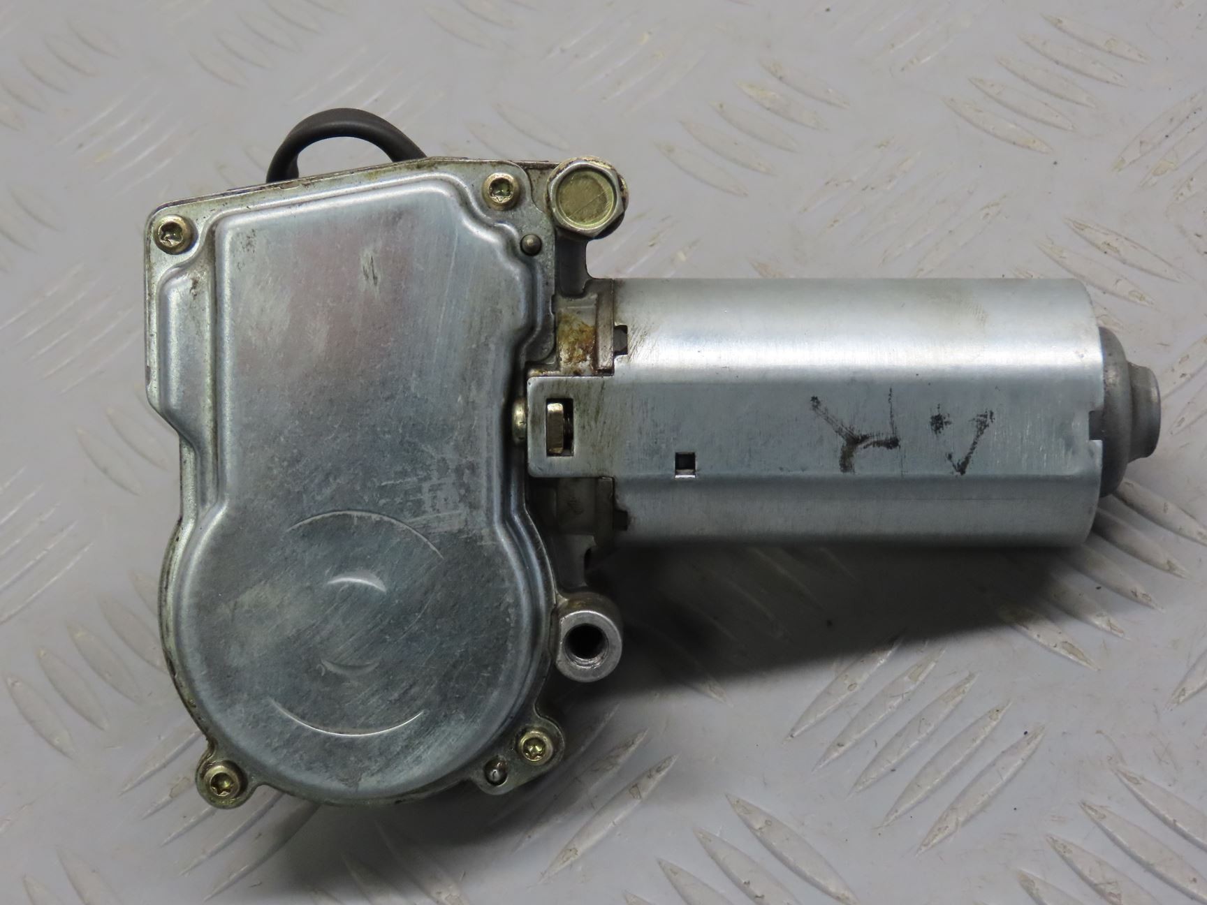 MOTEUR ESSUIE-GLACE AR