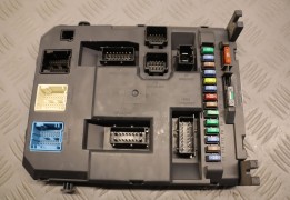 PLATINE FUSIBLE HABITACLE
