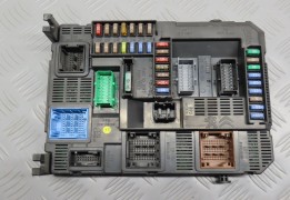 PLATINE FUSIBLE HABITACLE