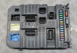 PLATINE FUSIBLE AV