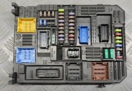 PLATINE FUSIBLE HABITACLE