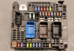 PLATINE FUSIBLE AV