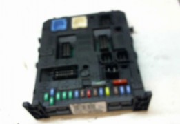 PLATINE FUSIBLE HABITACLE