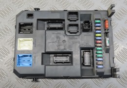 PLATINE FUSIBLE HABITACLE