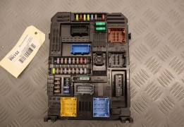 PLATINE FUSIBLE HABITACLE