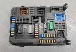 PLATINE FUSIBLE HABITACLE