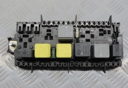 PLATINE FUSIBLE AV