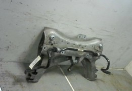 BERCEAU MOTEUR AV
