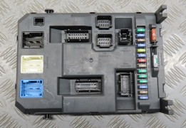 PLATINE FUSIBLE HABITACLE