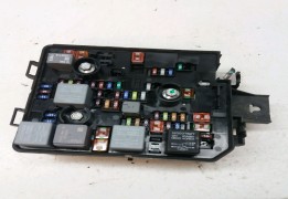 PLATINE FUSIBLE AV