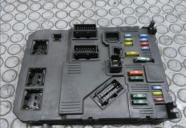 PLATINE FUSIBLE AV