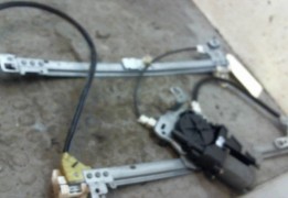 MECANISME+MOTEUR LEVE-GLACE AVD